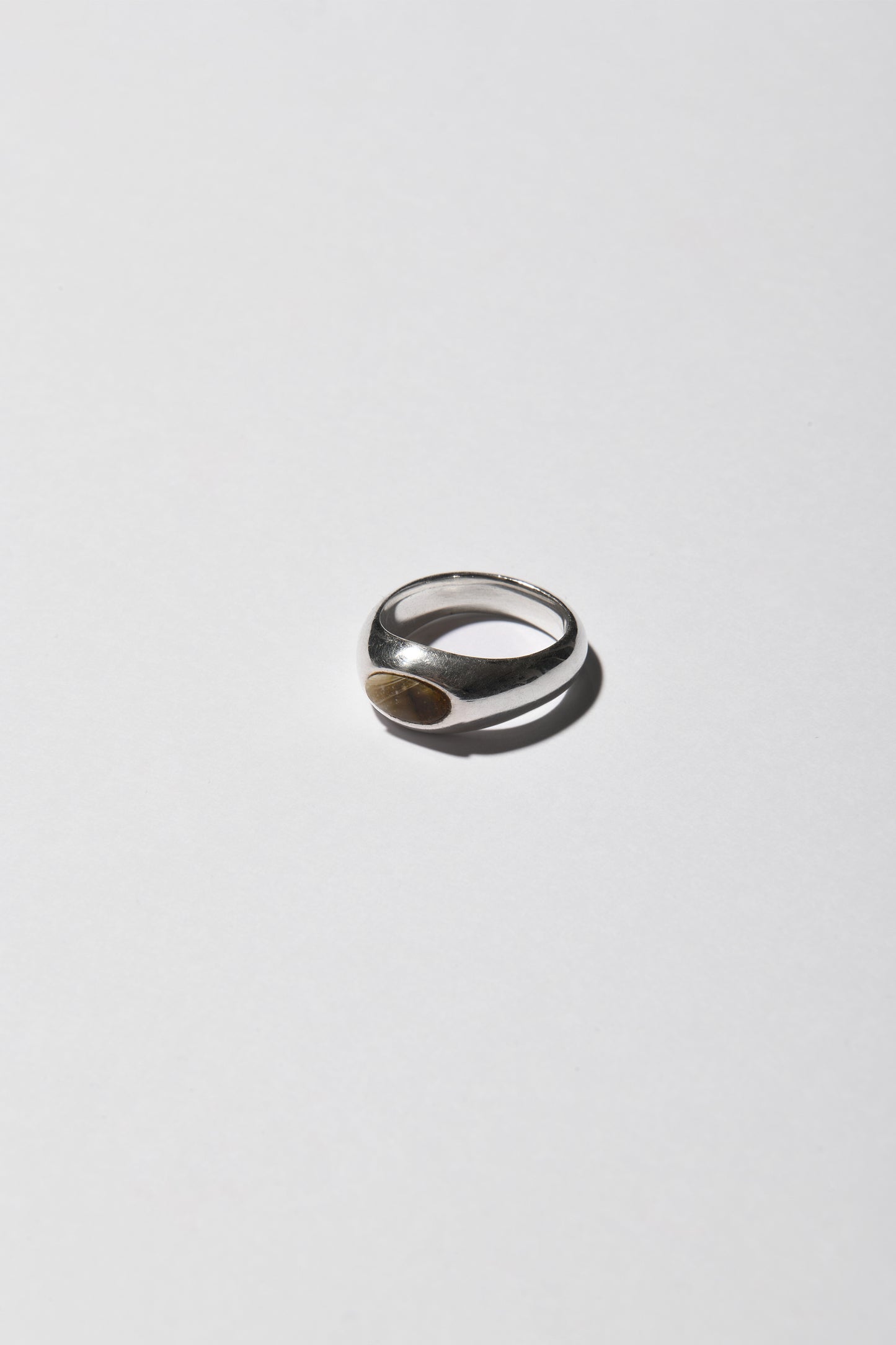 OVAL ring / dark amber