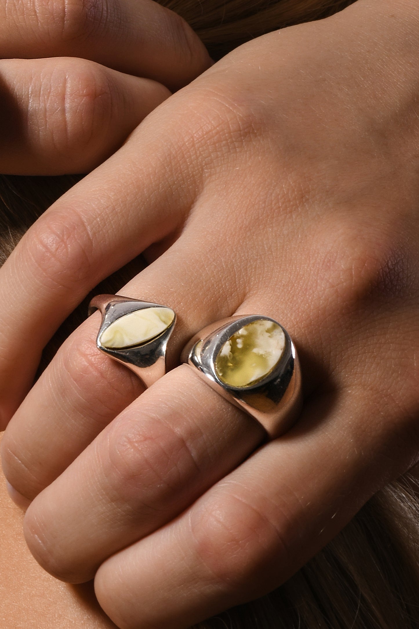 OVAL signet / solar amber