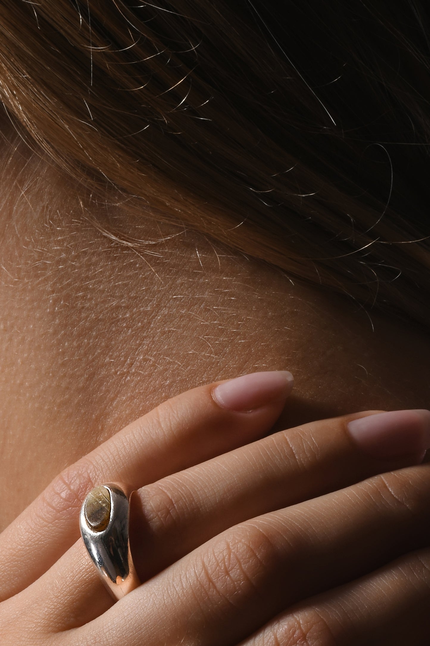 OVAL ring / dark amber